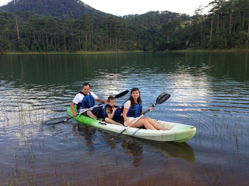 Chèo thuyền kayer ở Hồ Tuyền Lâm