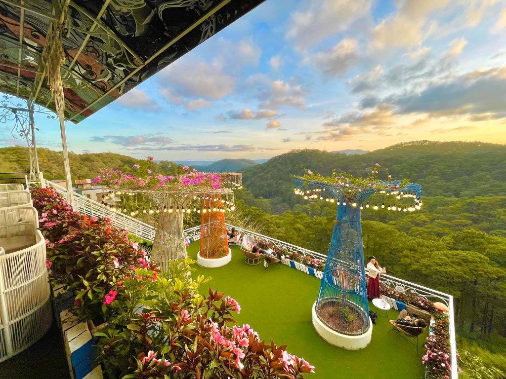 Quán cafe Horizon Đà Lạt triệu view với thung lũng rừng thông