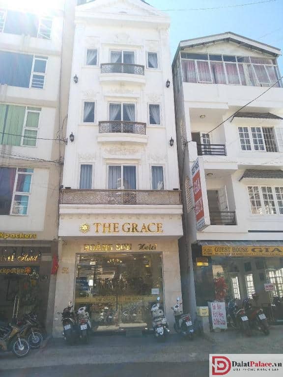 The Grace Hotel tọa lạc tại khu Hồ Xuân Hương