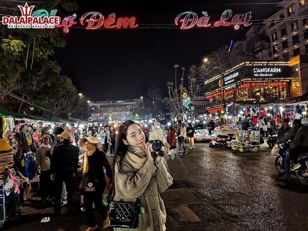 Chợ đêm là một trong những khu chợ lớn nhất ở Đà Lạt