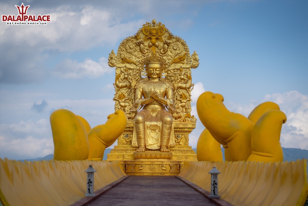 Tượng Phật Di Lặc thếp vàng