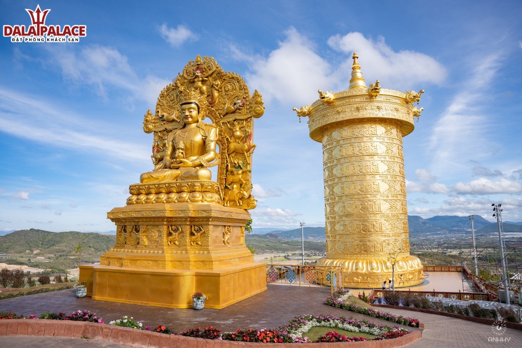 Tượng Phật Trường Thọ thếp vàng