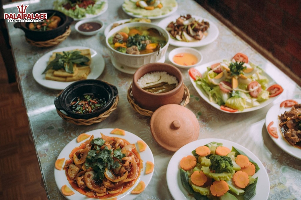 Nhà hàng cơm niêu Hương Việt Đà Lạt