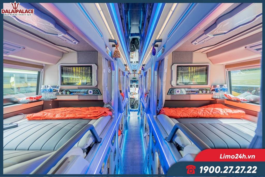 Không gian trên xe giường đôi Limo24h